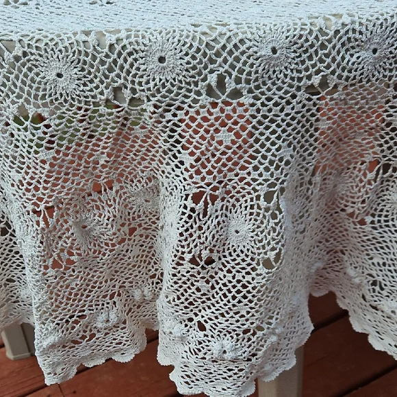Vintage Round Oval Cotton Ivory Hand Crochet Tablecloth - Picture 14 of 17
